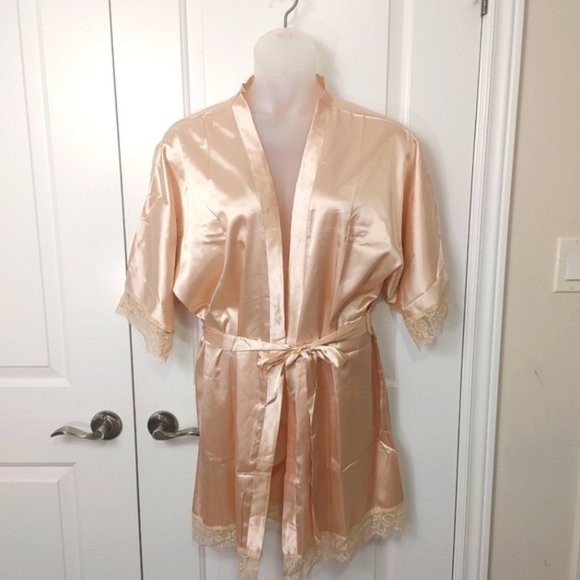 Cream silk like robe xxl - Picture 1 of 8